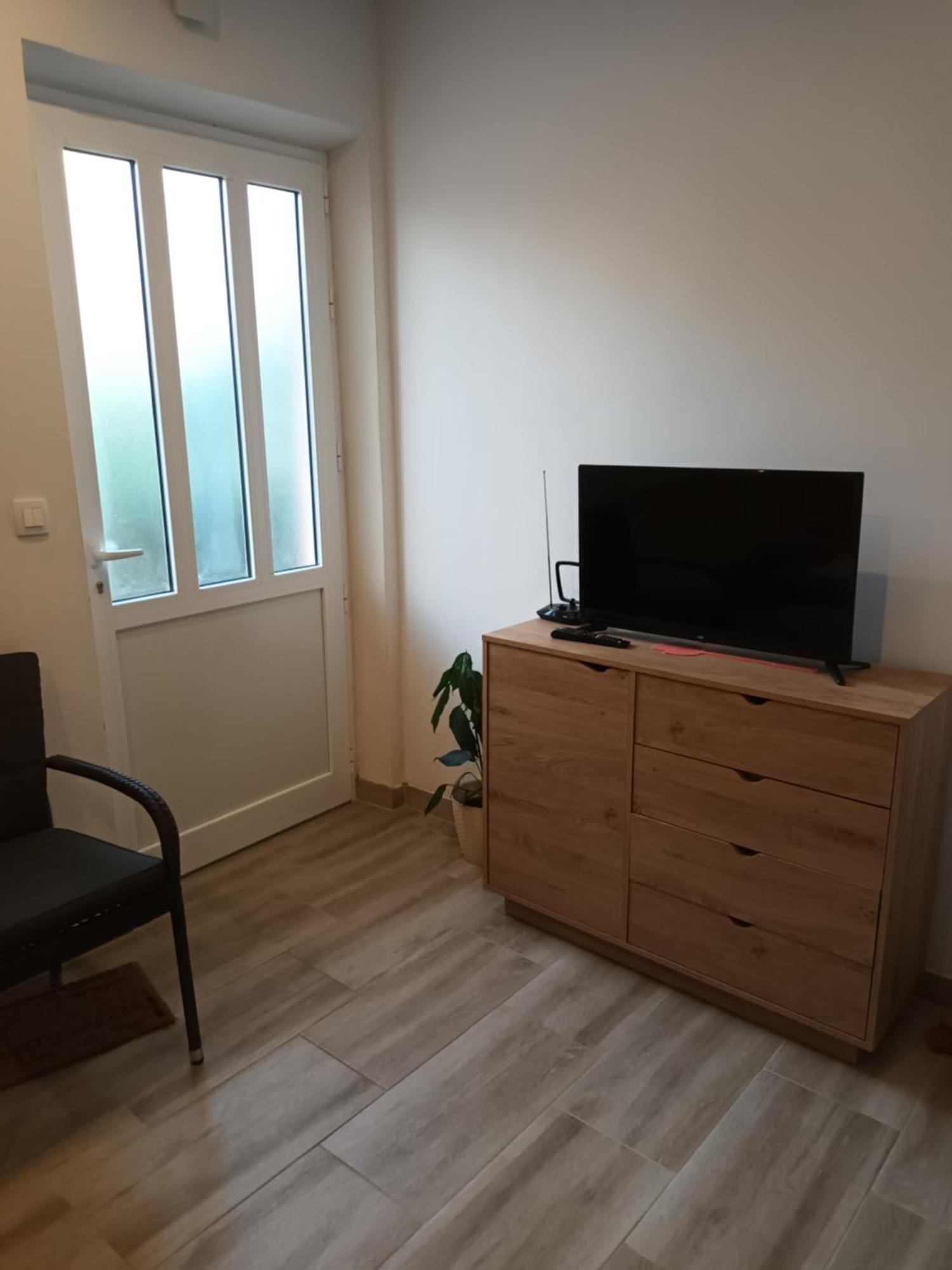 Cici Apartment Dugi Rat Bagian luar foto