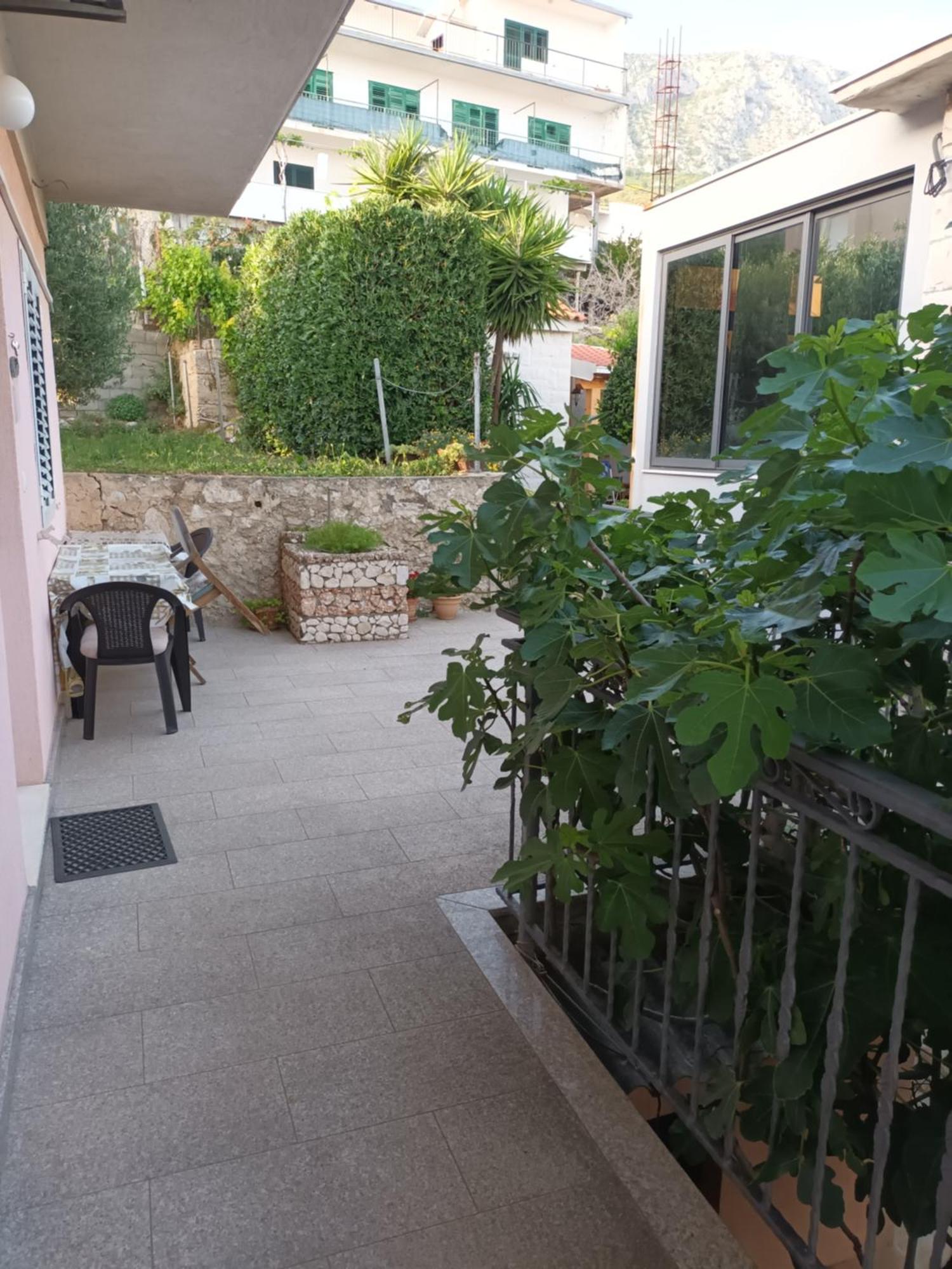 Cici Apartment Dugi Rat Bagian luar foto